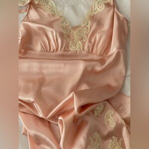 Pink Chemise Ivory Lace  Eve’s Temptation Beverly Hills 94% Silk 6% Spandex